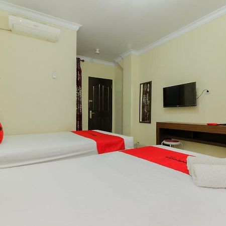 Reddoorz @ Malalayang 2 Manado Hotel Buitenkant foto