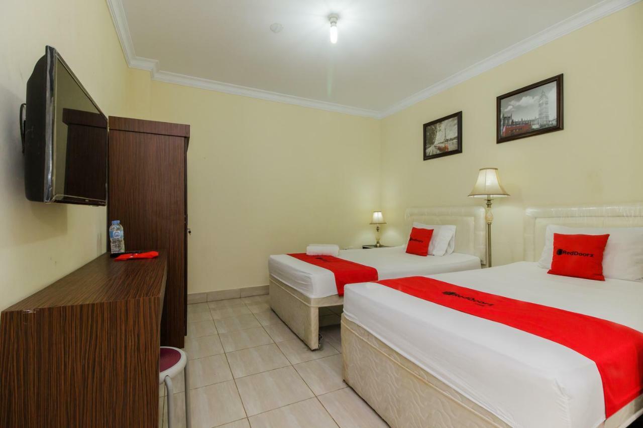 Reddoorz @ Malalayang 2 Manado Hotel Buitenkant foto